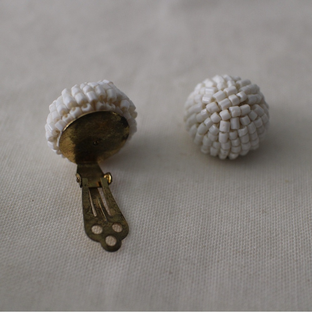 Beaded dome clip back